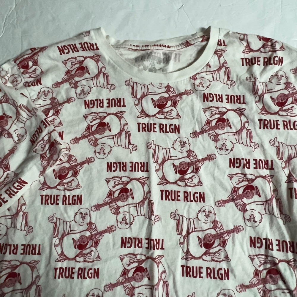 True Religion Mens All Over Print Buddha Guitar T-Shirt White Red Medium